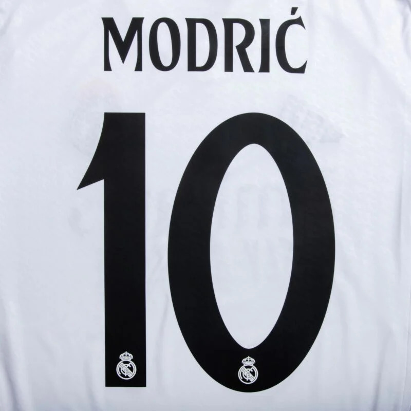 Dit is de officiële Real Madrid bedrukking 2024-2025