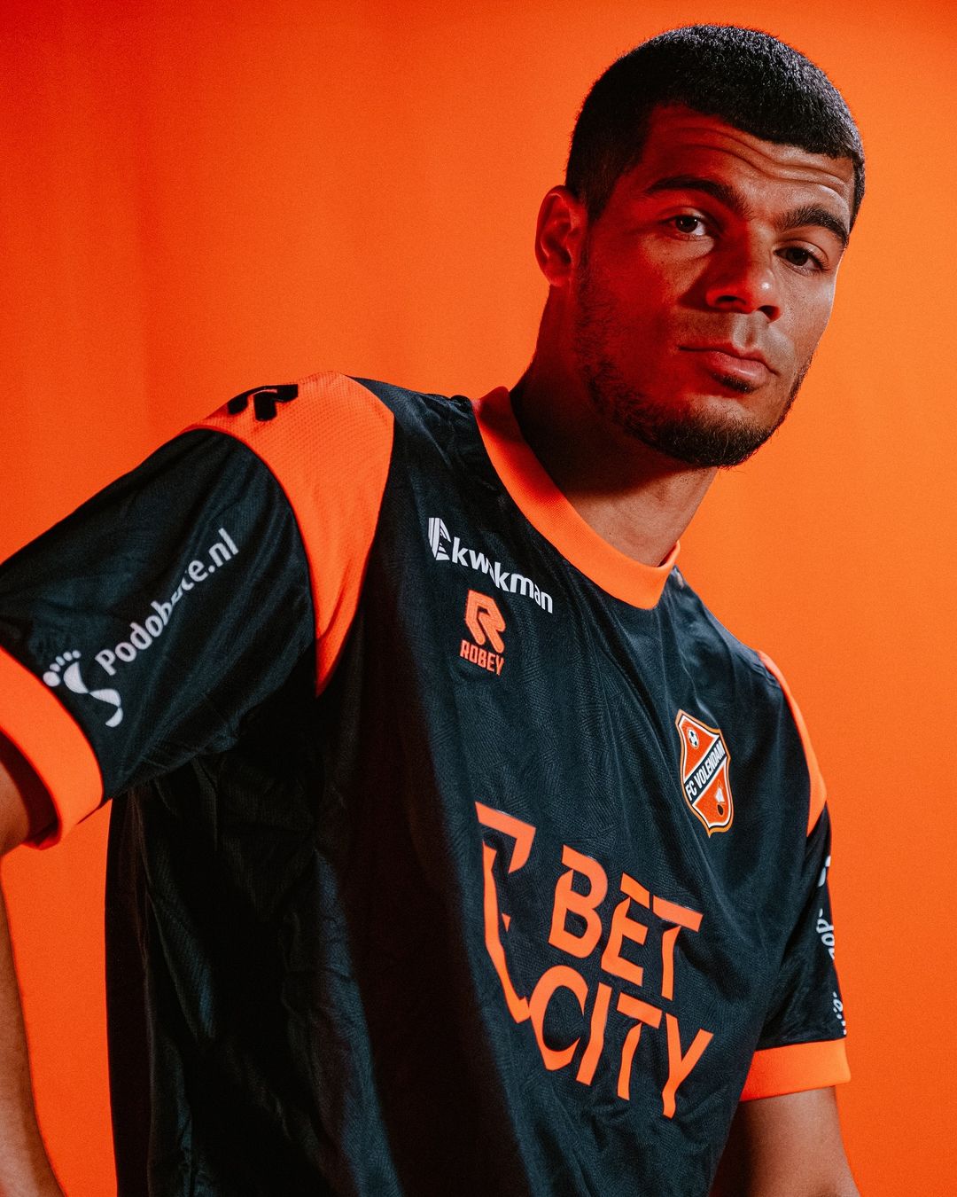 FC Volendam voetbalshirts 2024-2025 in teken muziek en Awaydays!