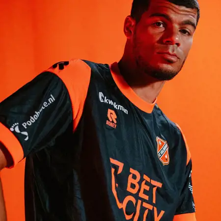 FC Volendam voetbalshirts 2024-2025 in teken muziek en Awaydays!