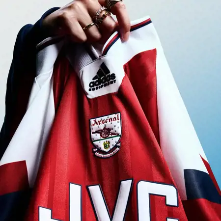 adidas lanceert remake Arsenal voetbalshirt 1992-1994