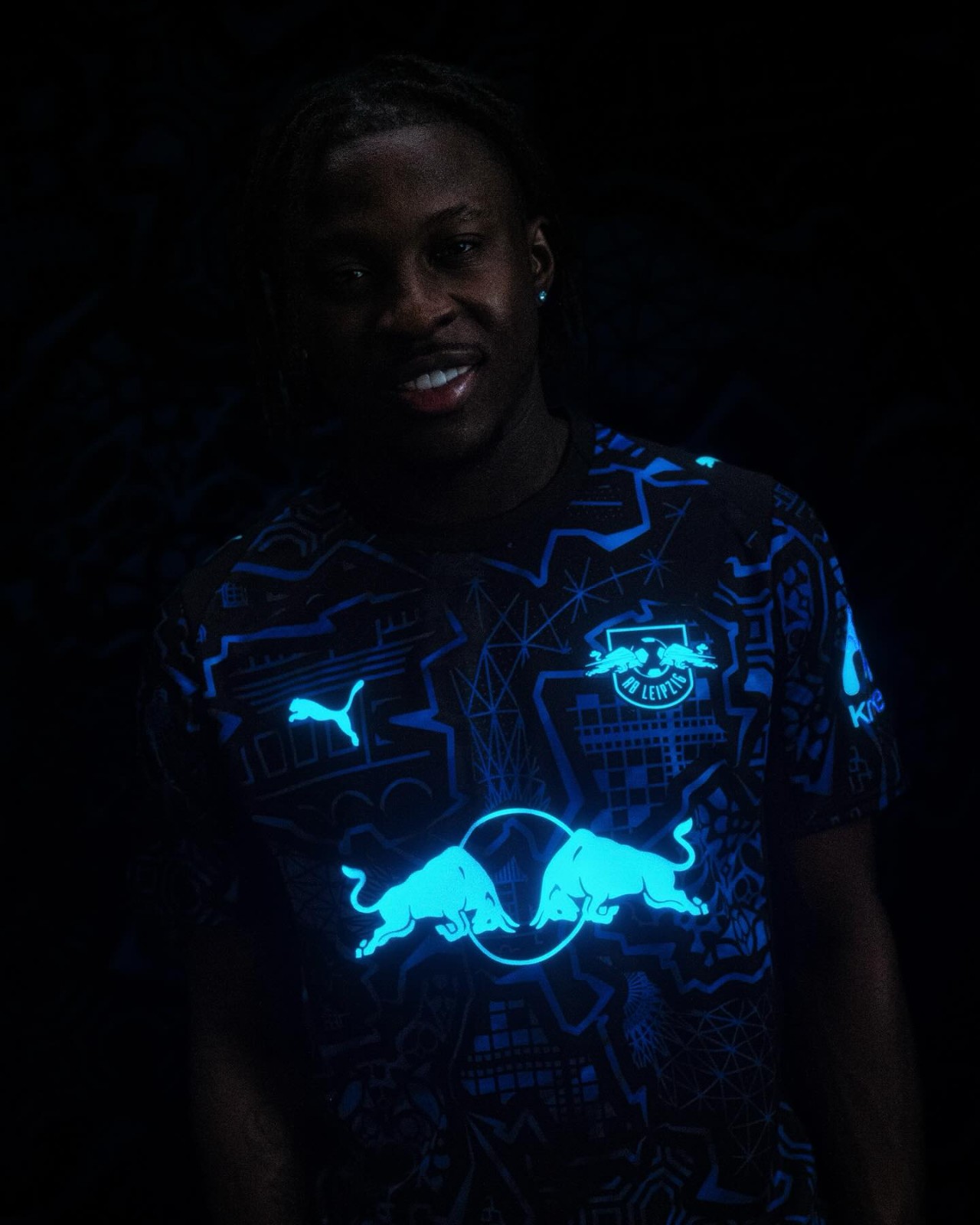 RB Leipzig en PUMA lanceren Glow in the Dark voetbalshirt