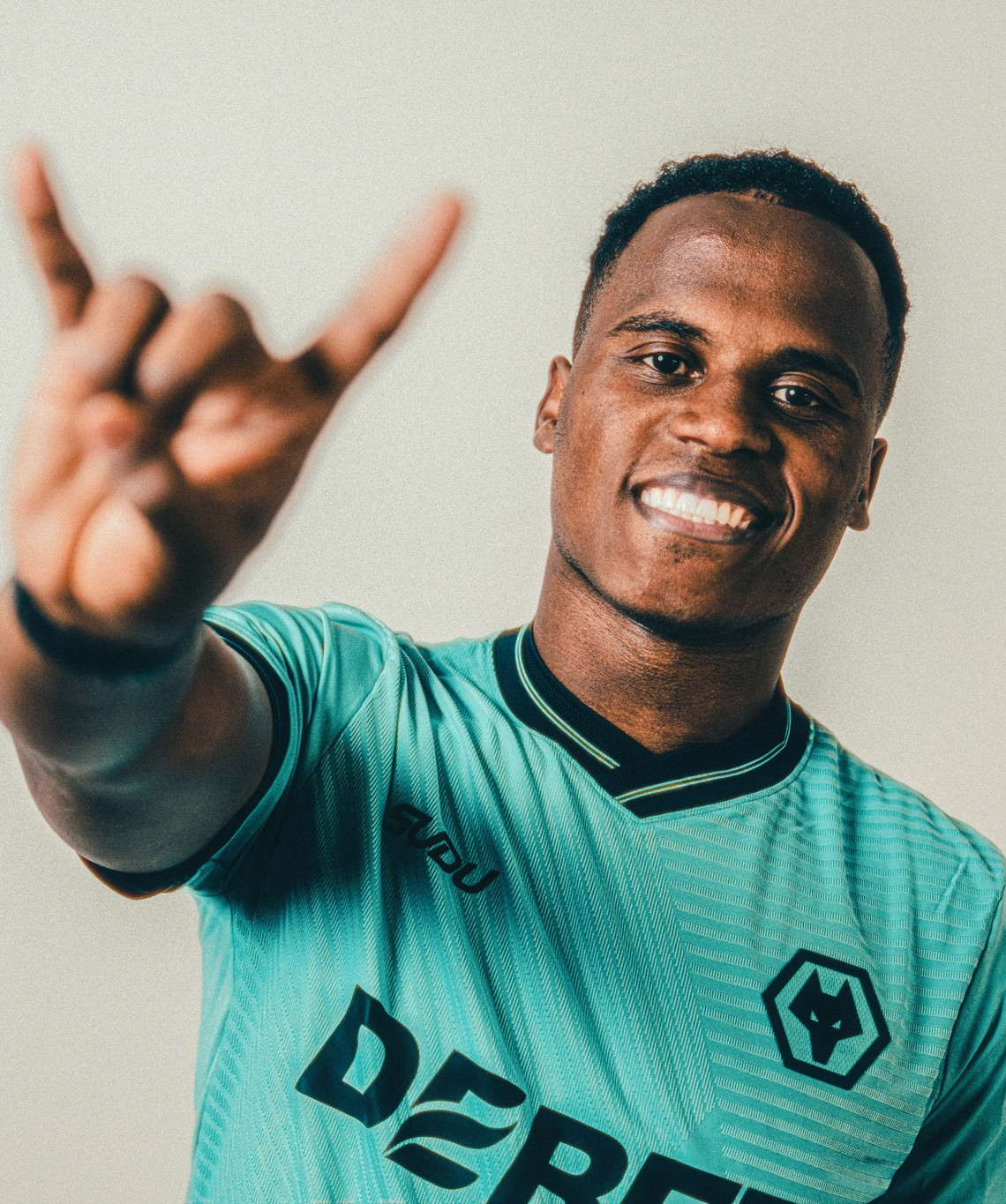 Wolverhampton Wanderers voetbalshirts 2025-2026 ode aan shirts jaren '70, wolf en Brazilië!