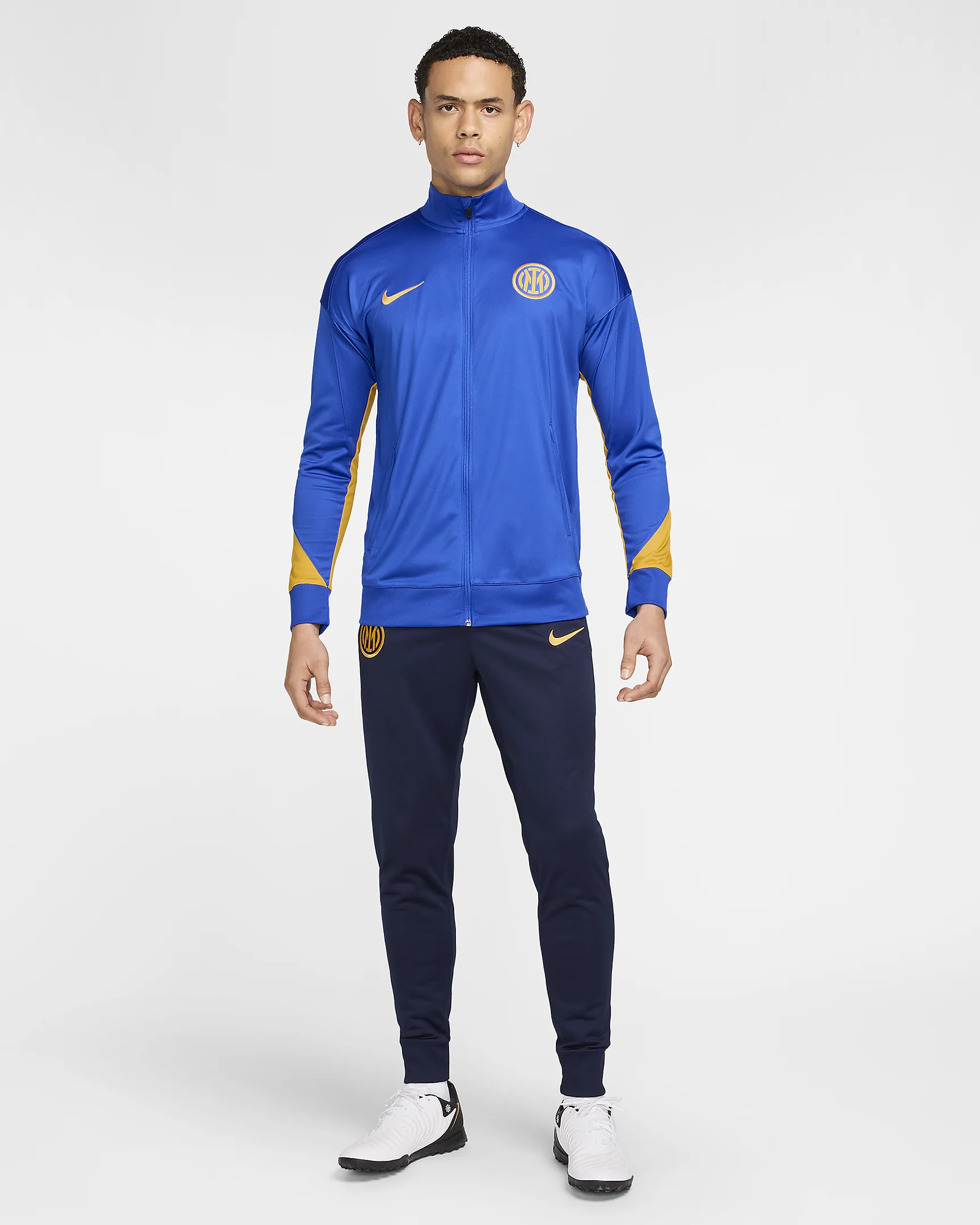 Dit is het blauw/gele Inter Milan trainingspak 2024-2025