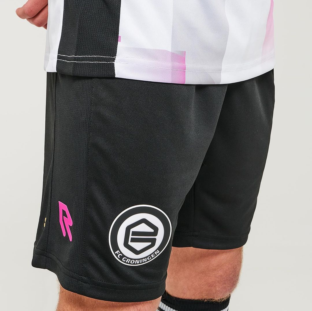 Dit is het FC Groningen 050 Eurosonic Noorderslag voetbalshirt 2024