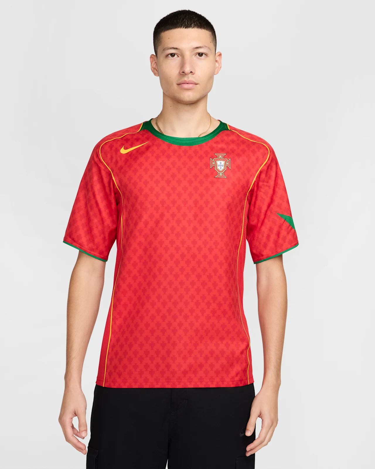 Nike lanceert re-issue Portugal voetbalshirt 2004