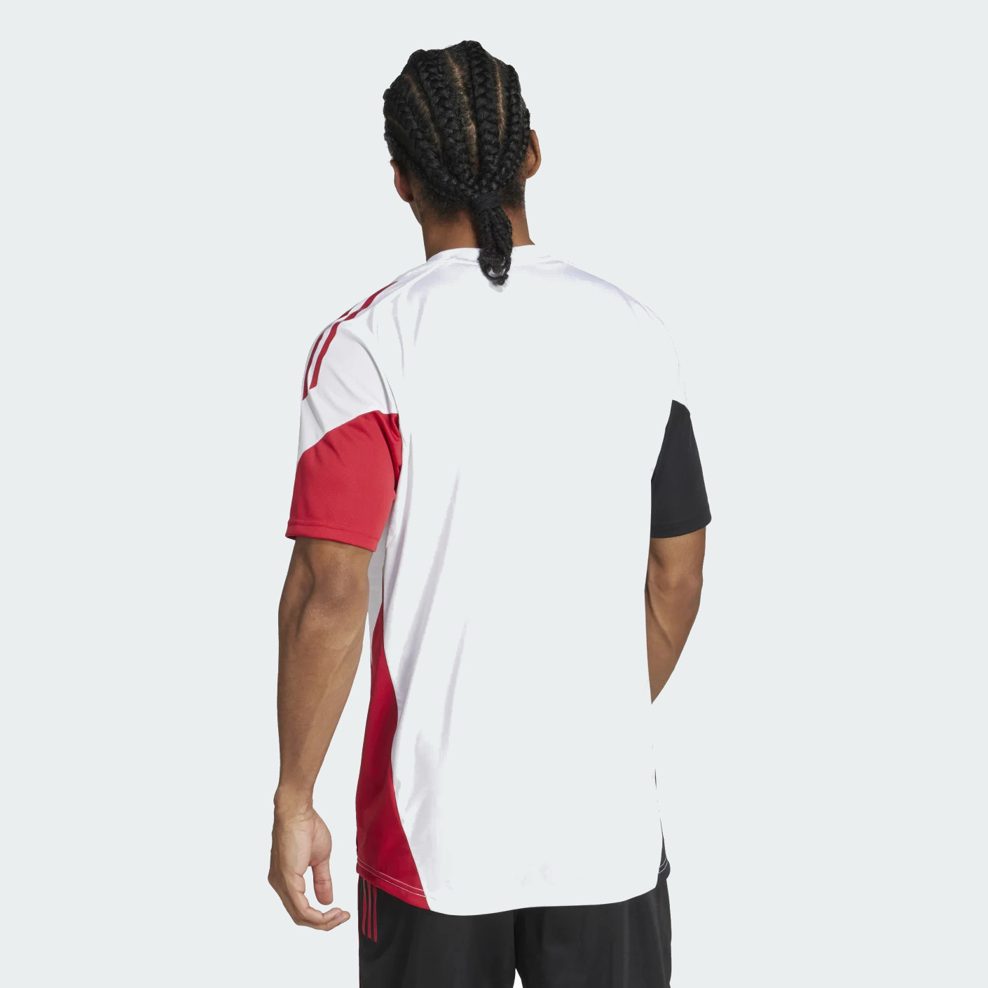 Dit is het Ajax trainingsshirt 2025-2026