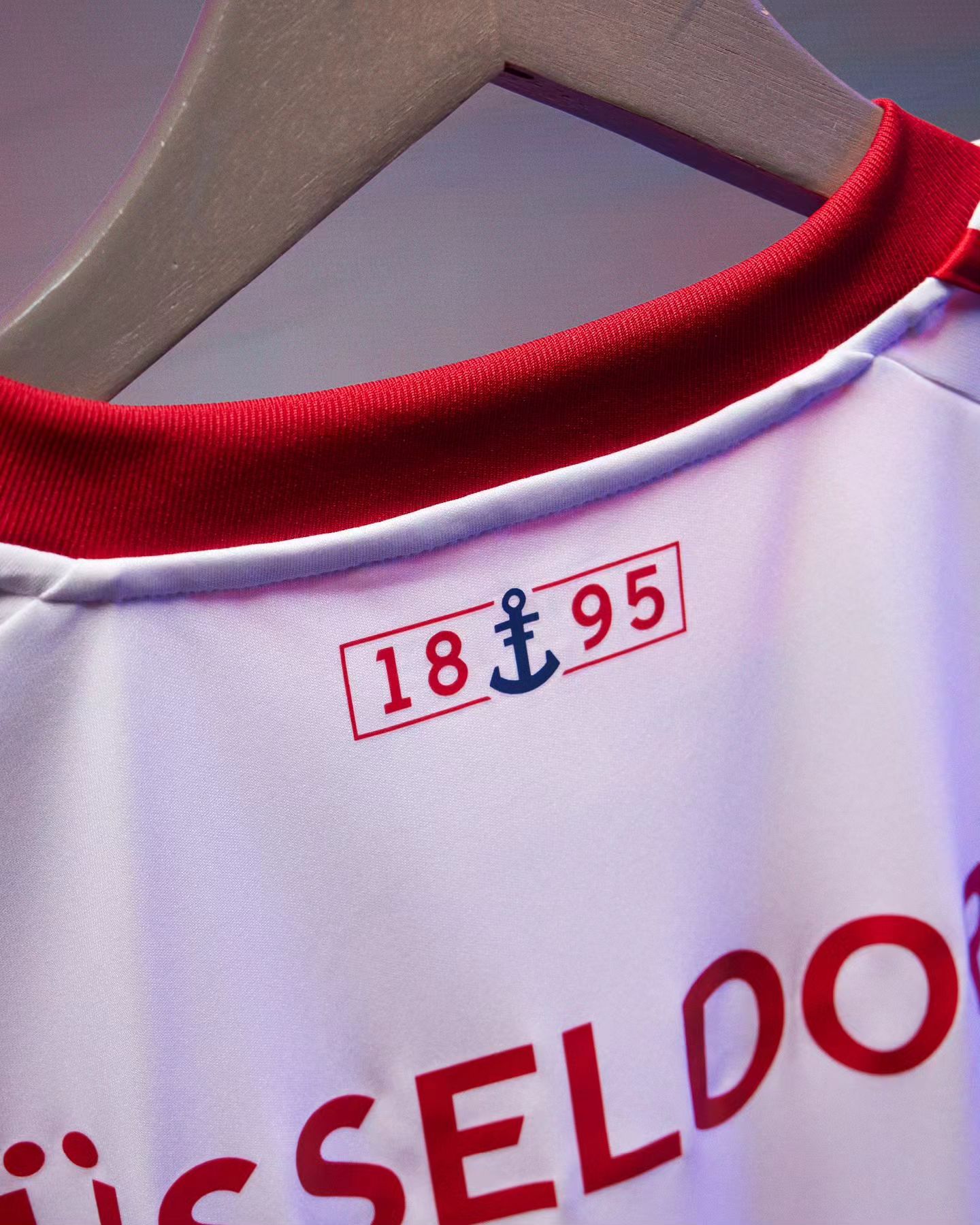 Fortuna Düsseldorf voetbalshirts 2024-2025 verwijzing naar de stad!
