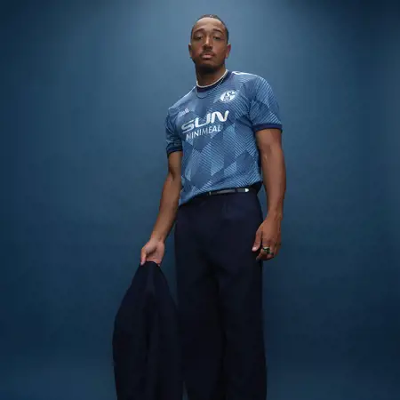 Dit zijn de Schalke 04 voetbalshirts 2024-2025