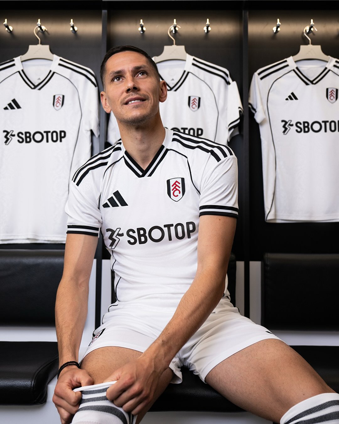 Fulham voetbalshirts 2025-2026 ode aan stadion, retro shirt en elegantie!