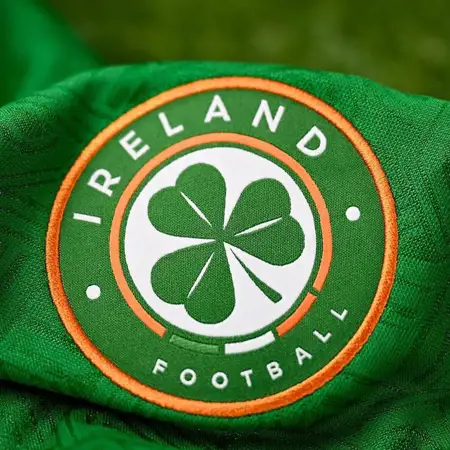Ierland voetbalshirts 2024-2025 in teken van Keltische schildknoop!