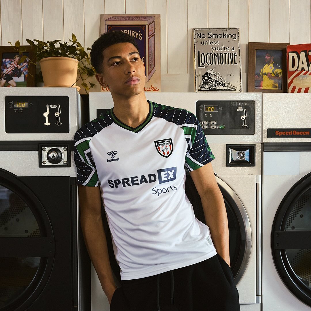 Sunderland voetbalshirts 2024-2025 geïnspireerd door shirts begin jaren '90