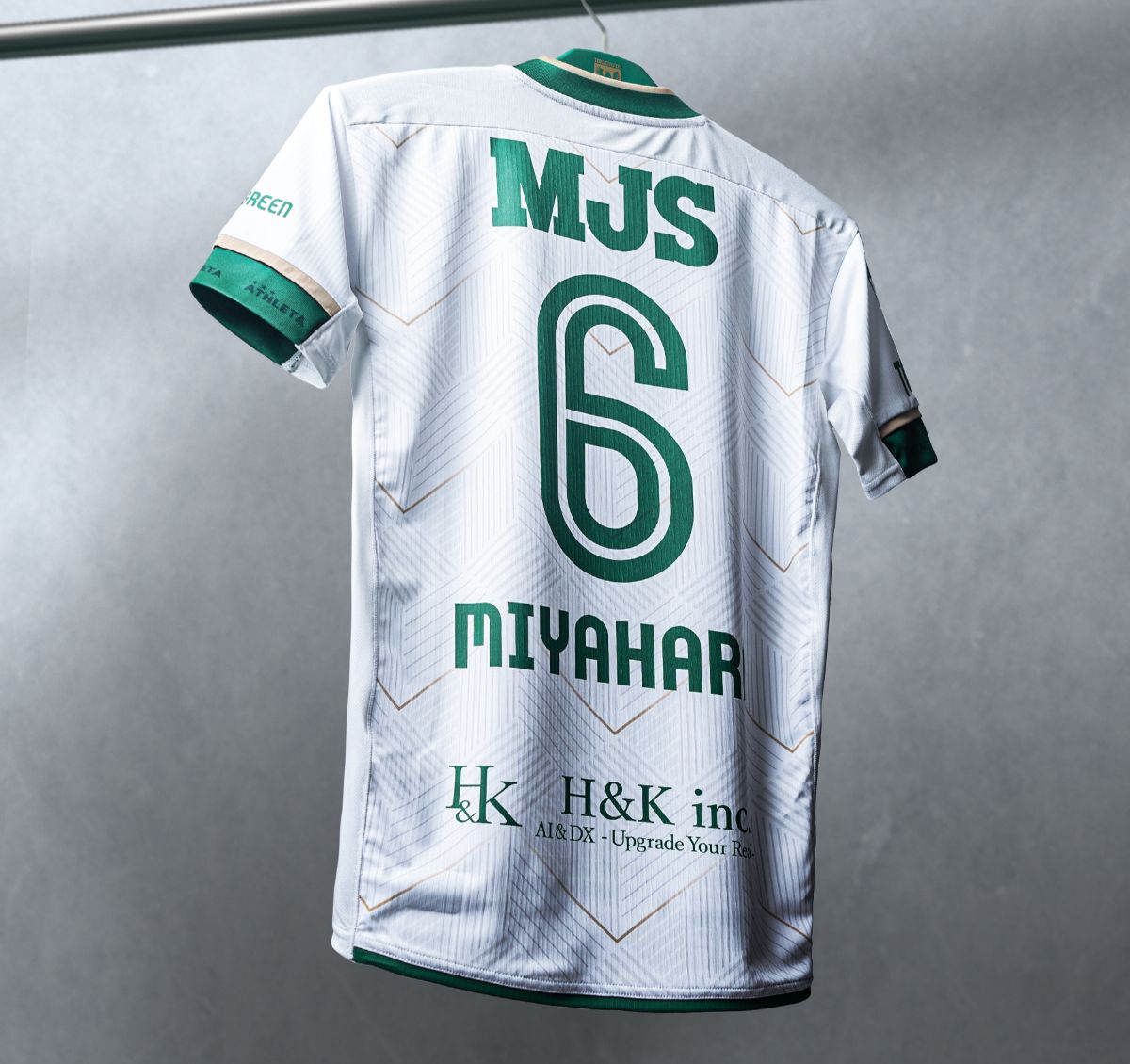 Dit zijn de Tokyo Verdy voetbalshirts 2024 van Athleta