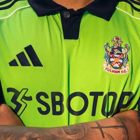 Fulham voetbalshirts 2025-2026 ode aan stadion, retro shirt en elegantie!