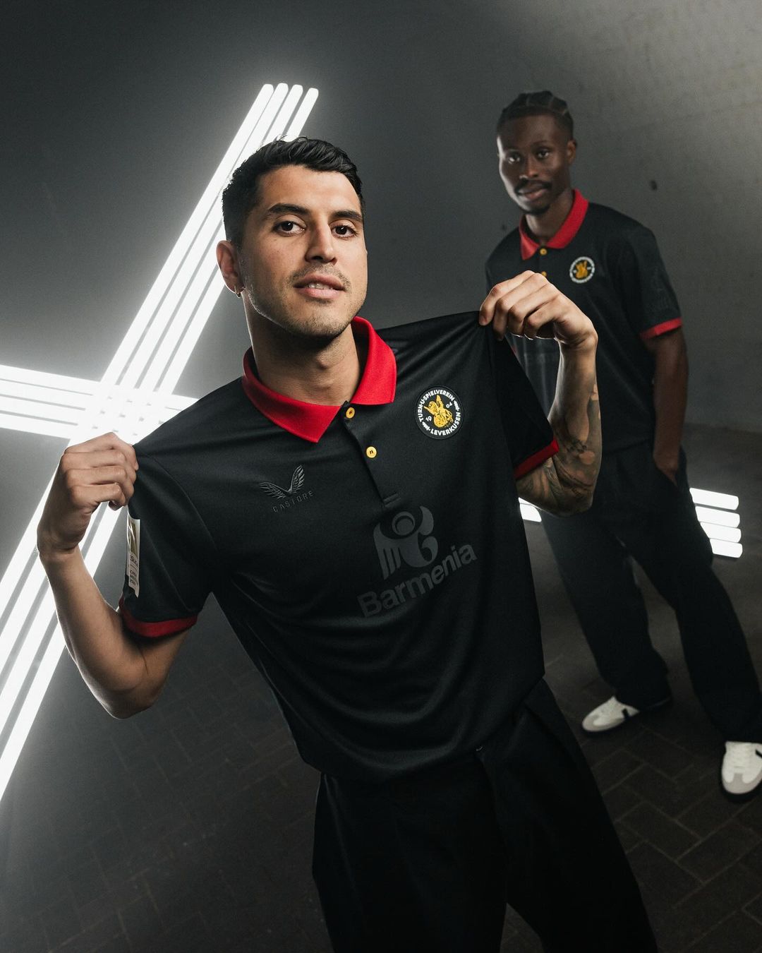 Bayer Leverkusen voetbalshirts 2024-2025 in stijl stad