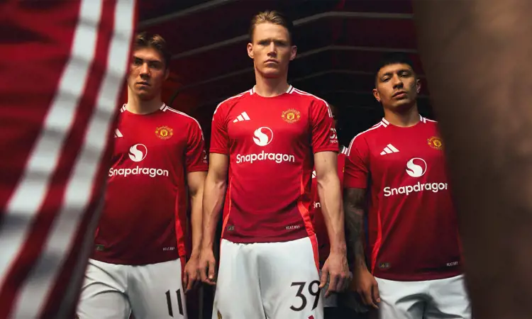 Manchester United thuisshirt 2024-2025 heeft verschillende tinten rood!