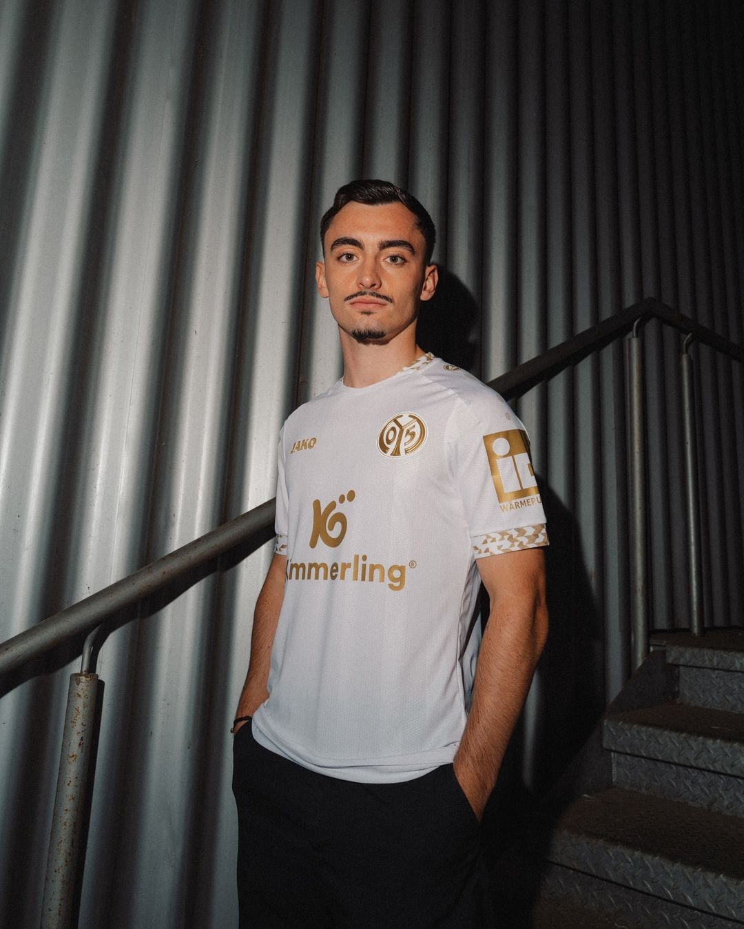 FSV Mainz voetbalshirts 2024-2025: Een moderne twist aan het verleden