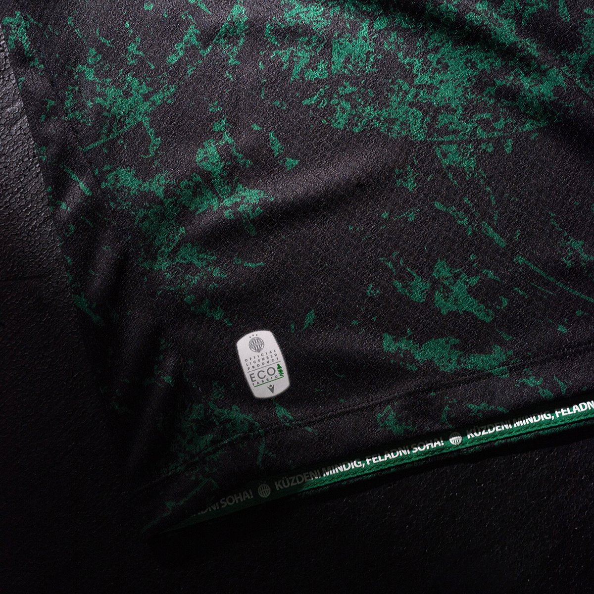 Dit zijn de Ferencvaros voetbalshirts 2024-2025 van Macron