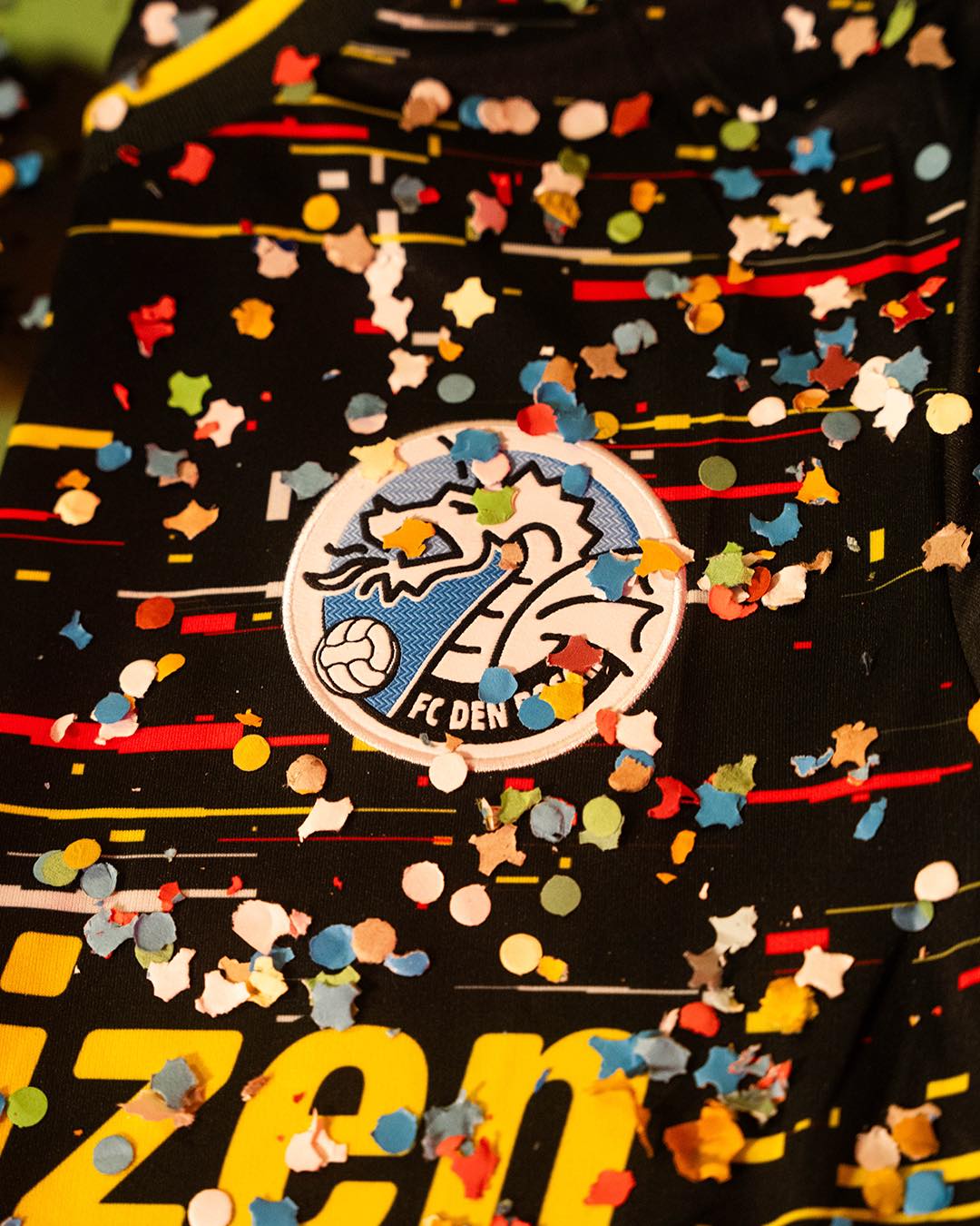 FC Den Bosch en Robey lanceren Oeteldonk voetbalshirt voor carnaval