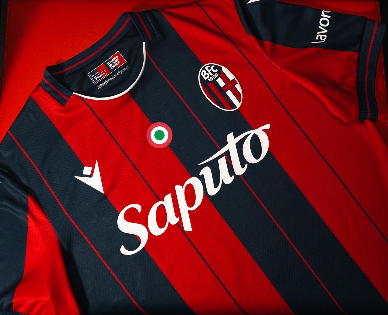 Bologna FC 1909 voetbalshirts 2025-2026 bevatten Coppa Italia badge