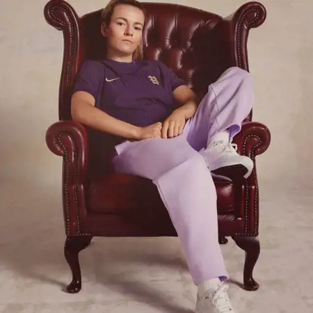 Engeland EK 2024 uitshirt is paars!