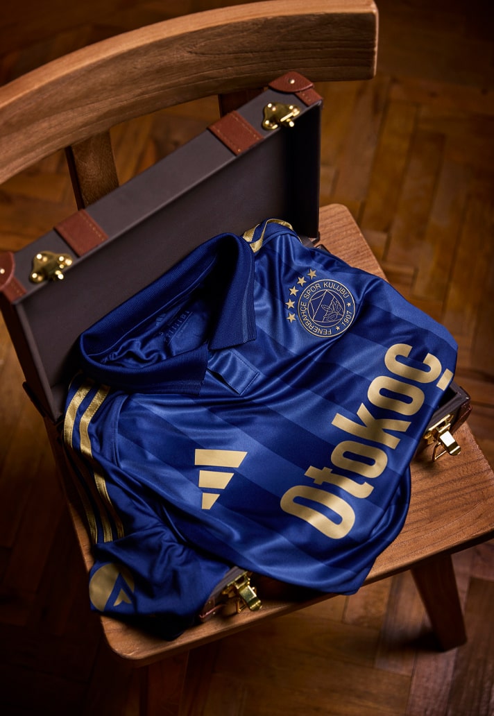 Dit zijn de Fenerbahçe voetbalshirts 2025-2026 van adidas