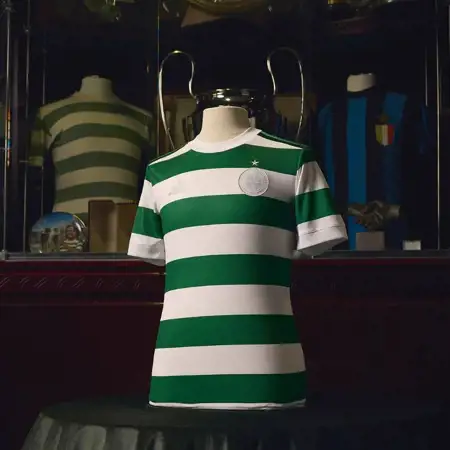 Dit is het Celtic 120 Years of Hoops voetbalshirt