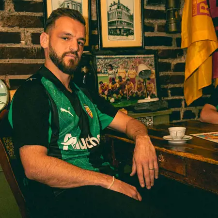 RC Lens voetbalshirts 2025-2026 eren 120 jarig bestaan en Place Verte