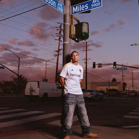 LA Galaxy thuisshirt 2024-2025 bevat futuristische sash