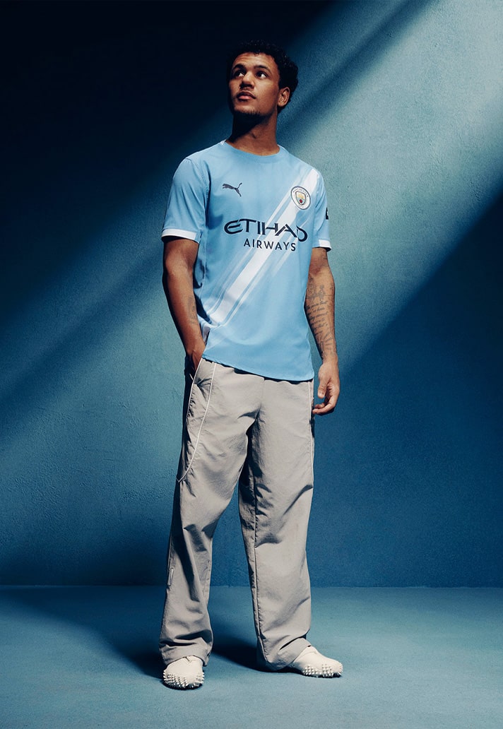 Manchester City thuisshirt 2025-2026 bevat diagonale baan uit jaren '70!