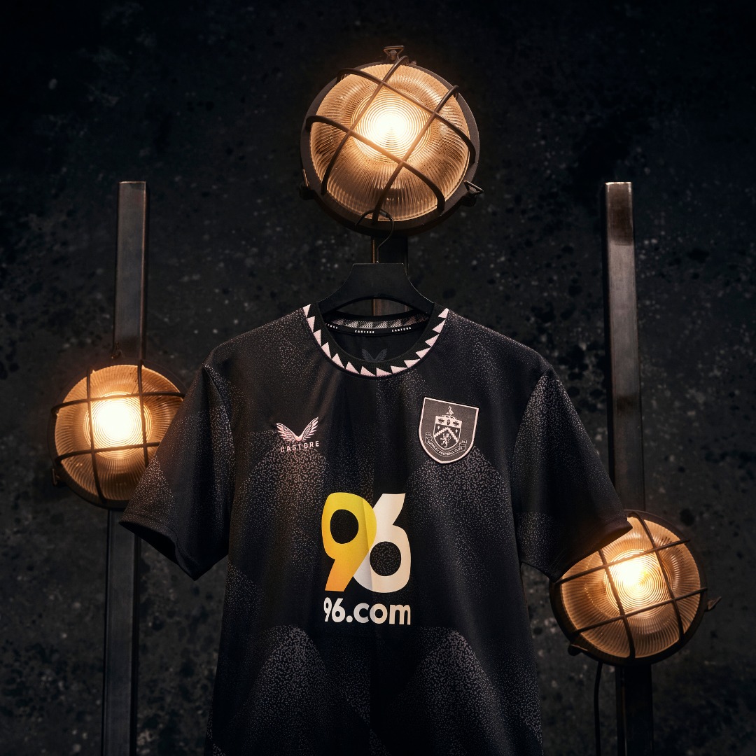 Dit zijn de Burnley voetbalshirts 2024-2025