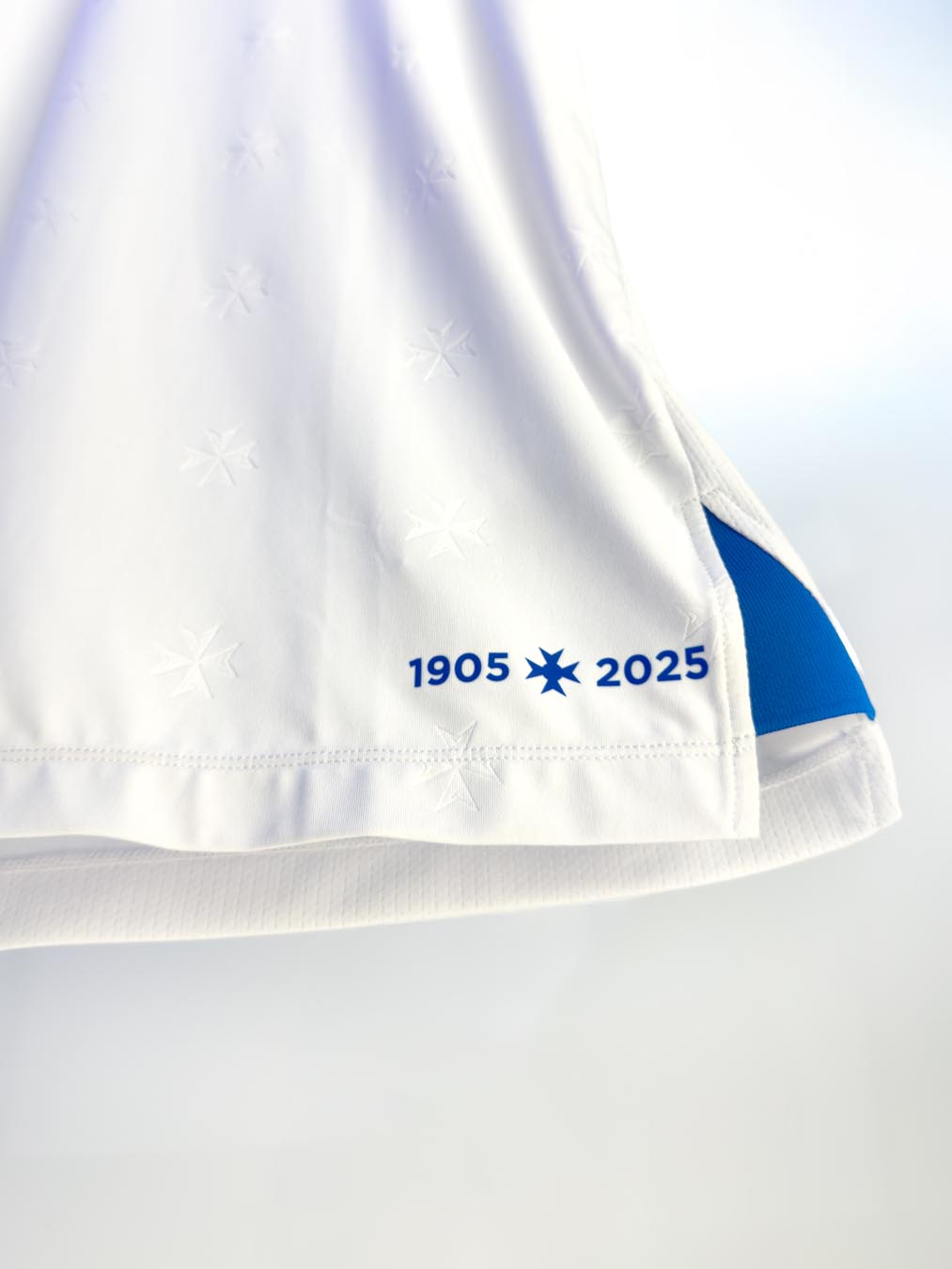 AJ Auxerre voetbalshirts 2025-2026 ode aan 120 jarig bestaan