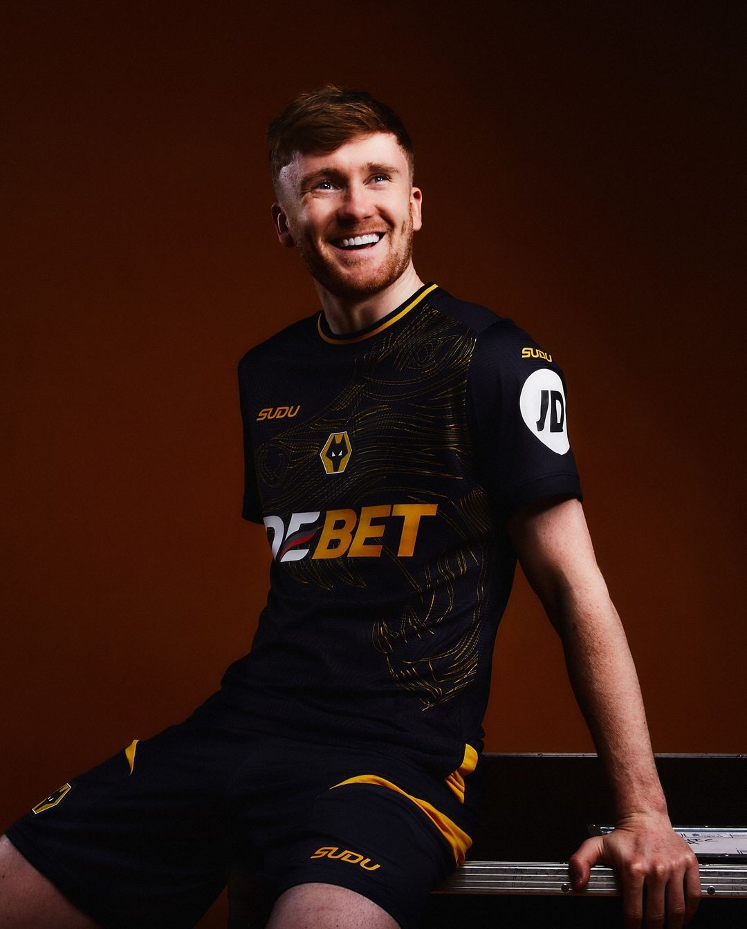 Dit zijn Wolverhampton Wanderers voetbalshirts 2024-2025 van Sudu