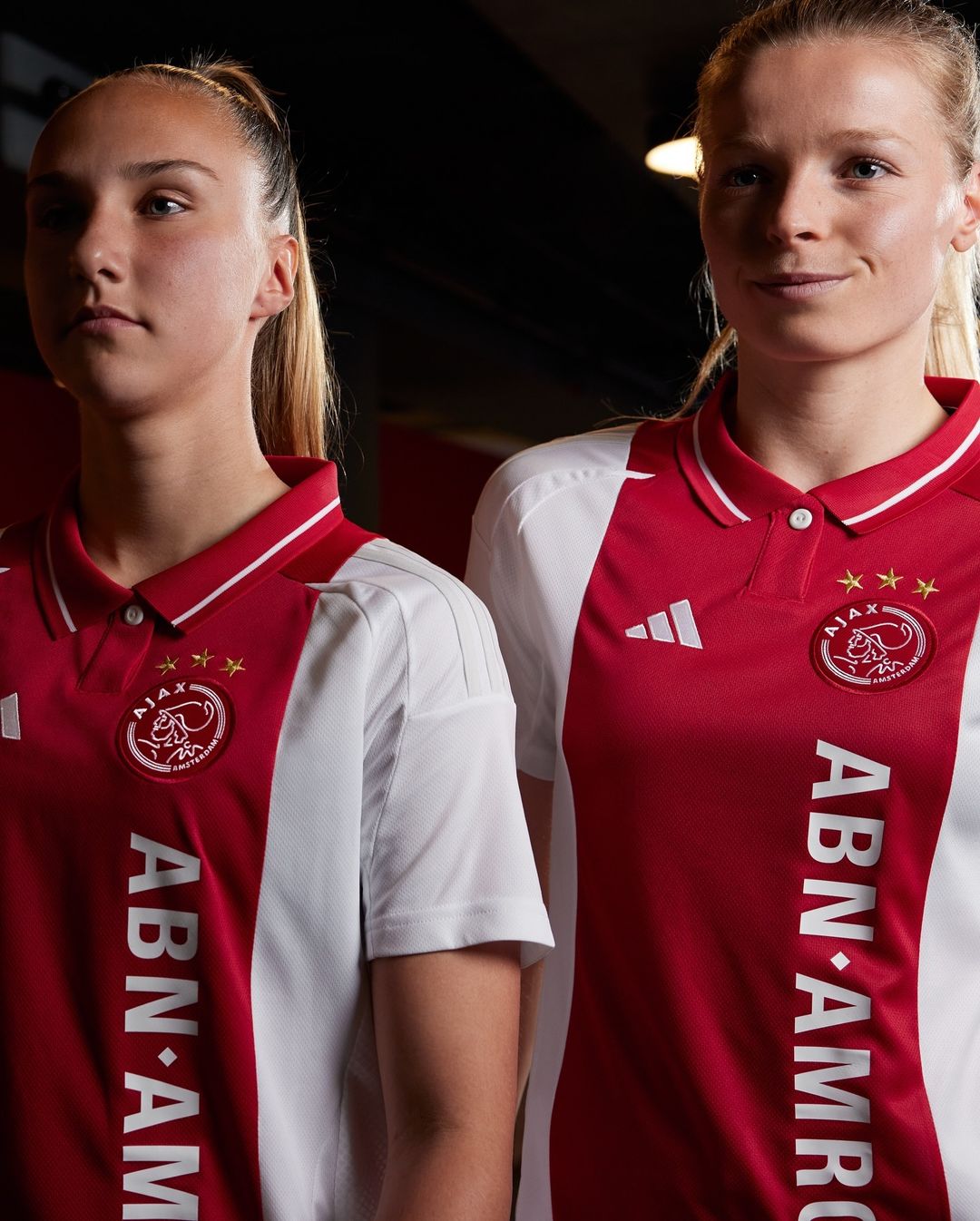 Ajax thuisshirt 2024-2025 geïnspireerd door iconische shirts met kraag