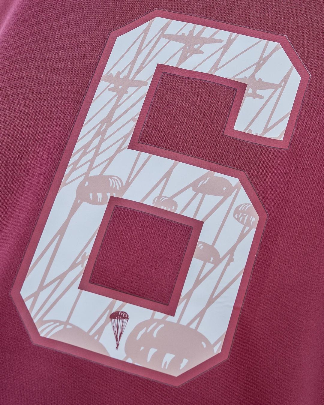 Dit is het Vitesse Airborne voetbalshirt 2023-2024