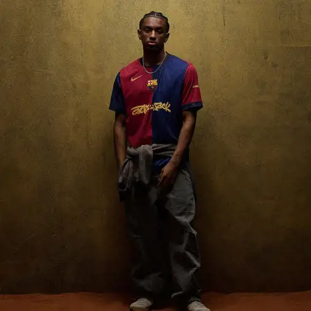 Travis Scott logo op FC Barcelona voetbalshirt tijdens El Clásico