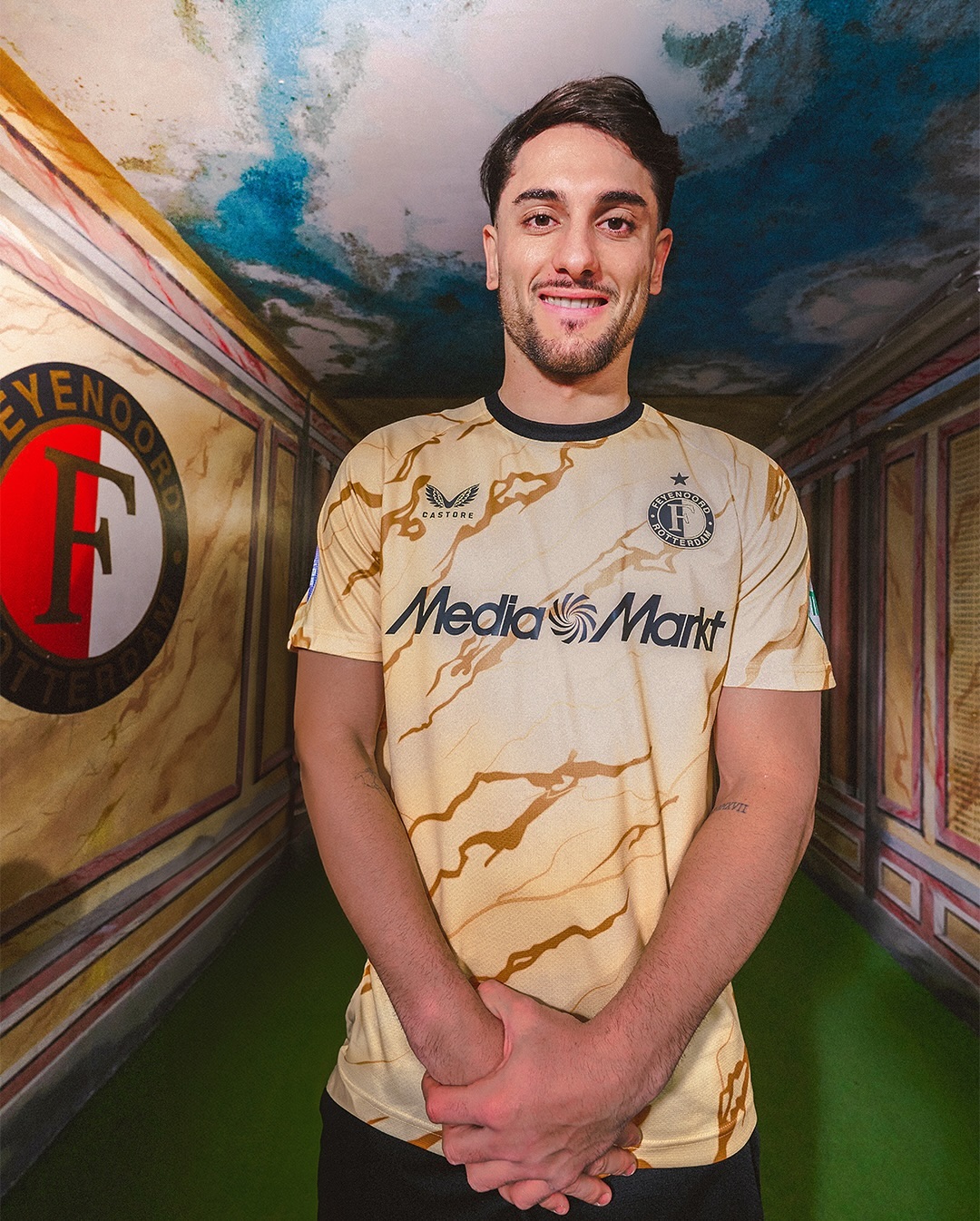 Feyenoord 4de voetbalshirt 2024-2025 geïnspireerd door spelerstunnel de Kuip