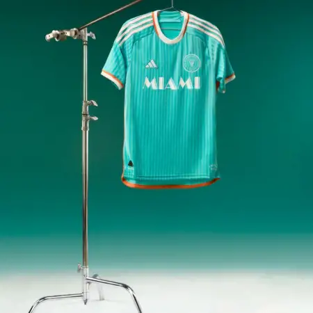 Inter Miami 3e shirt 2024-2025 geïnspireerd door het Miami van jaren '80!
