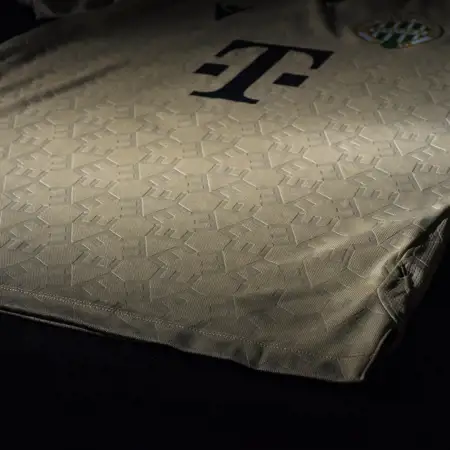 Dit zijn de Ferencvaros voetbalshirts 2024-2025 van Macron