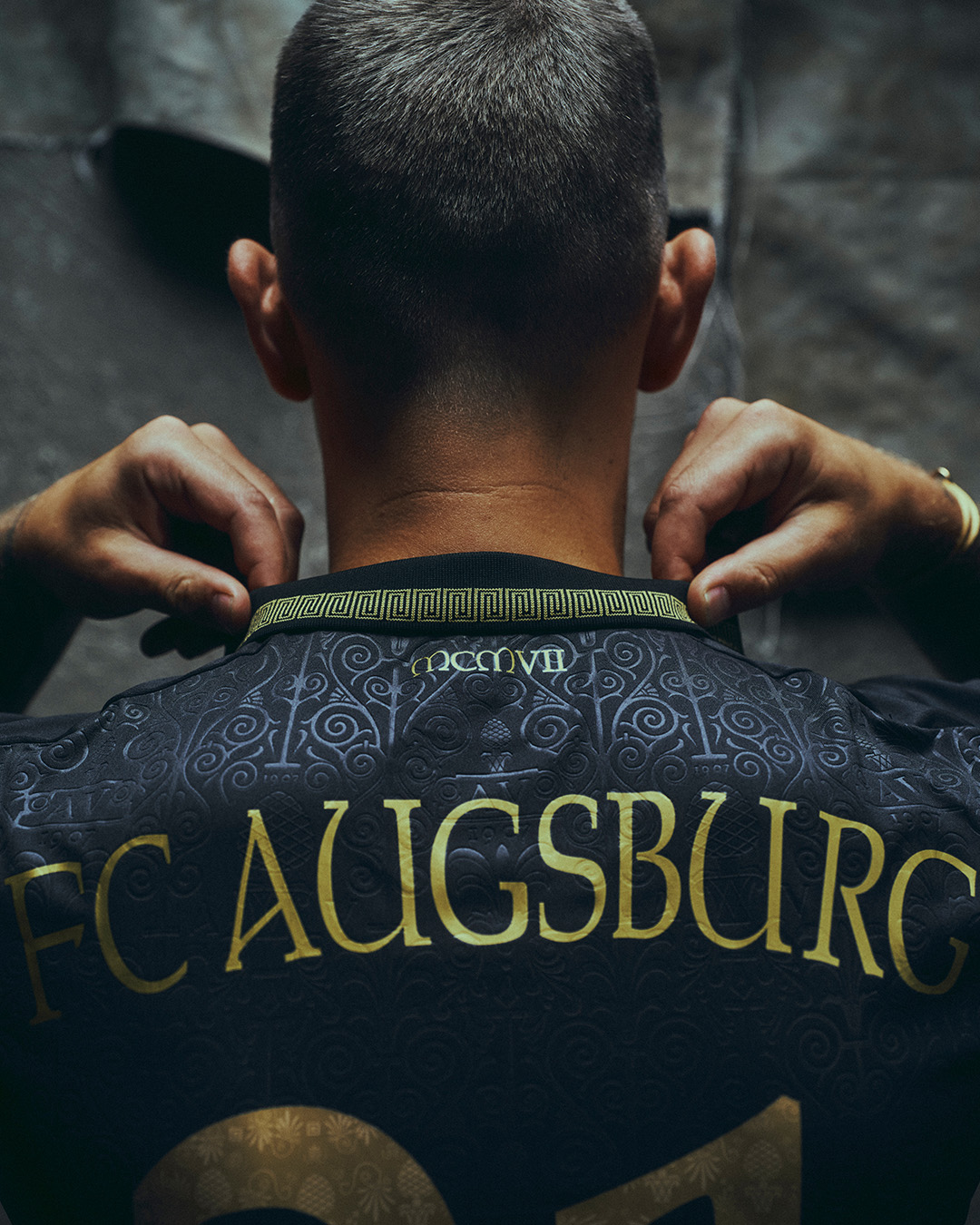 Dit zijn de FC Augsburg voetbalshirts 2025-2026