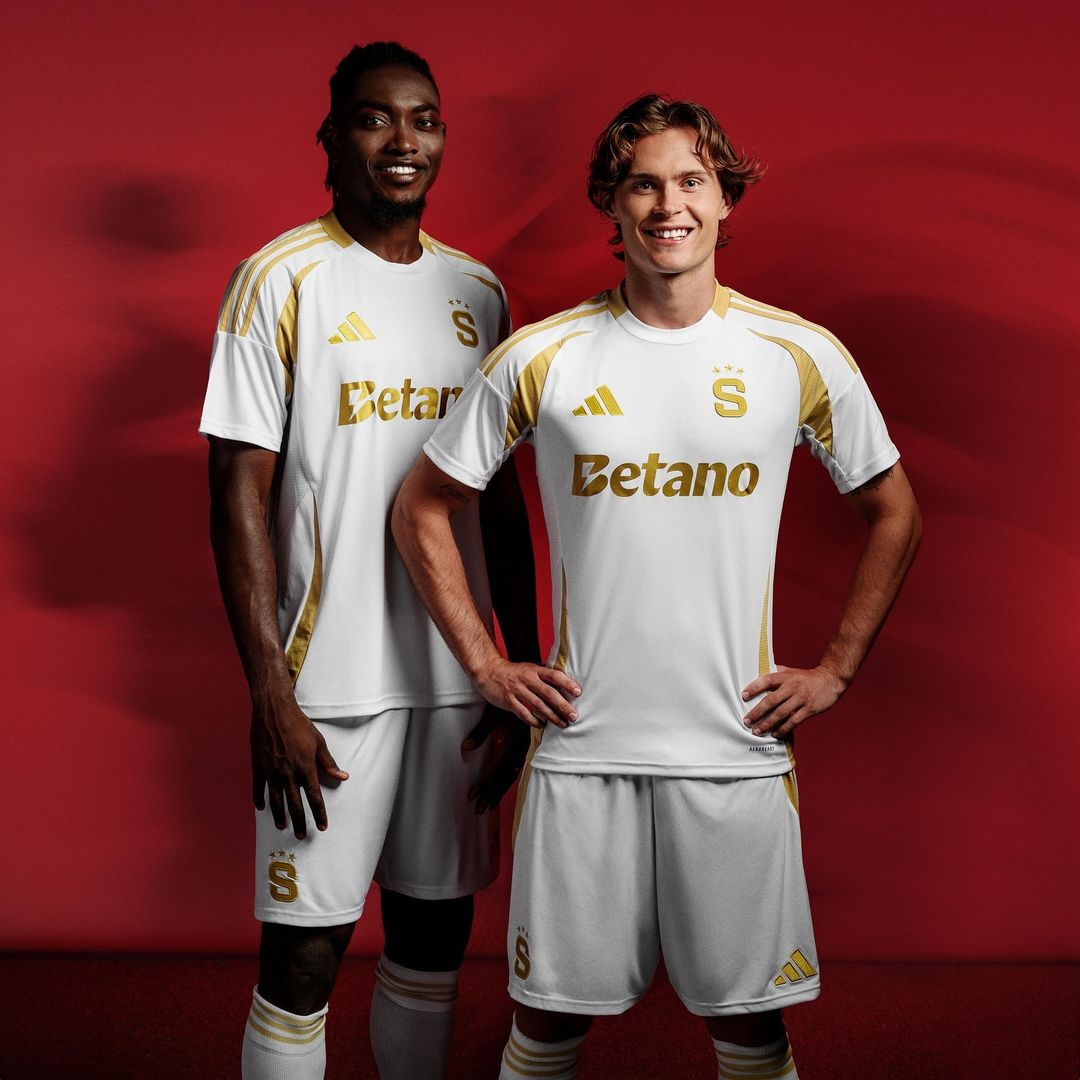 Dit zijn de Sparta Praag voetbalshirts 2024-2025