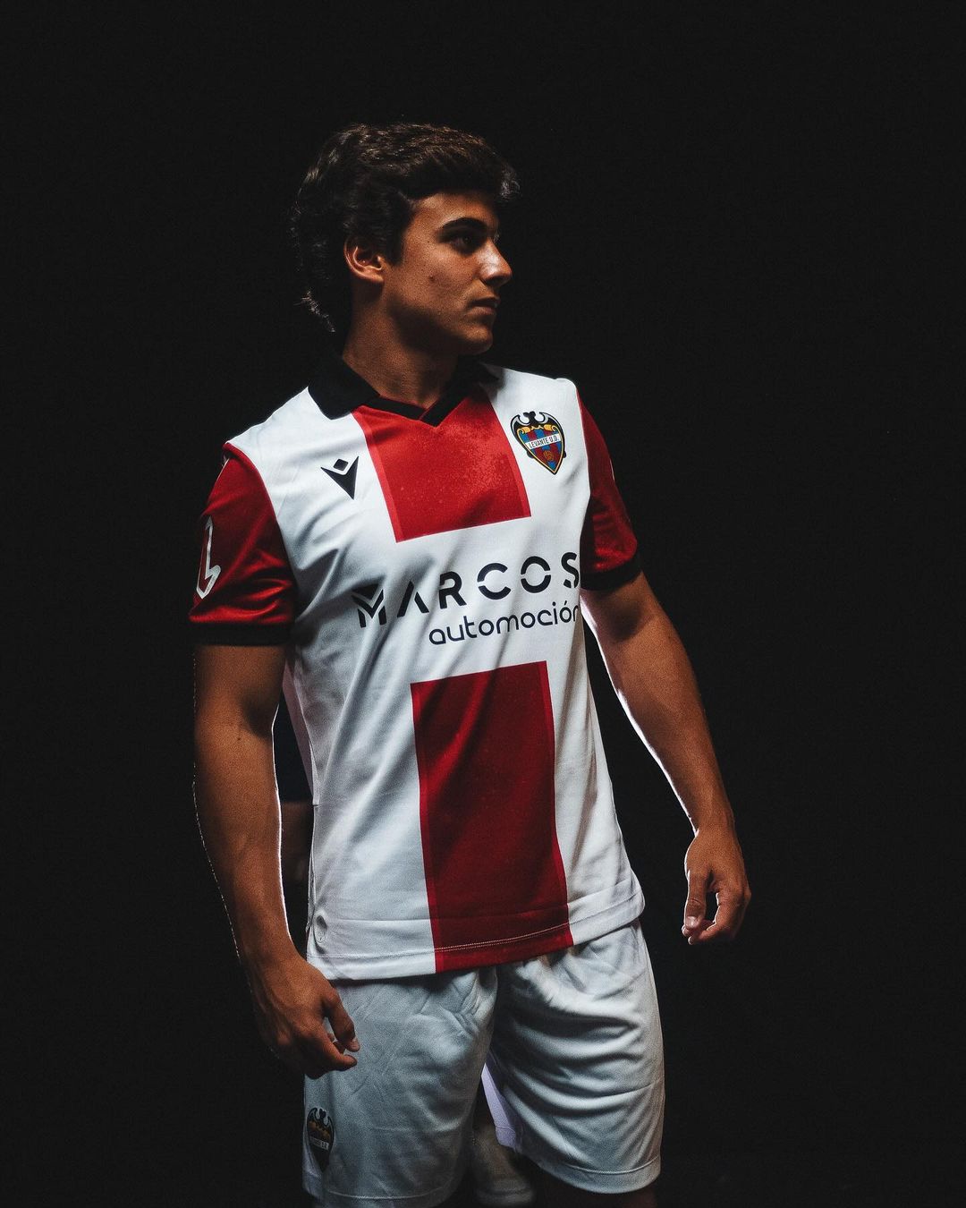 Dit zijn de Levante UD voetbalshirts 2024-2025