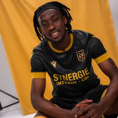 FC Nantes voetbalshirts 2024-2025 geïnspireerd door retro shirts en de stad!