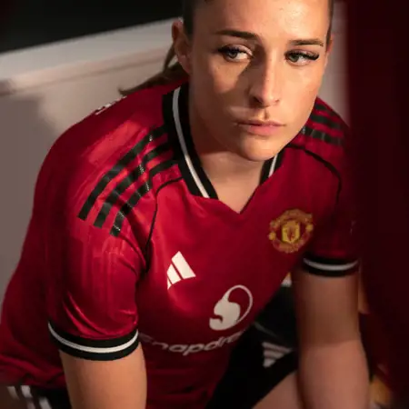Manchester United thuisshirt 2025-2026 eert Old Trafford!