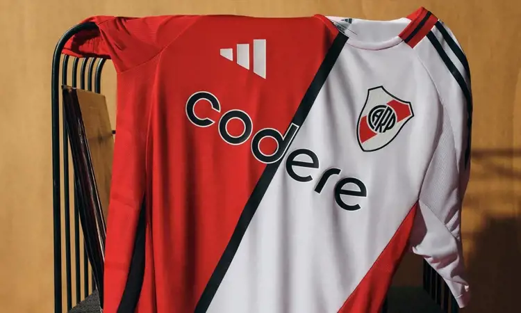 River Plate 3e shirt 2025-2026 bevat half-om-half design!