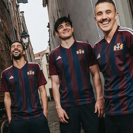 PEC Zwolle brengt met voetbalshirt ode aan Leo Major met speciaal voetbalshirt