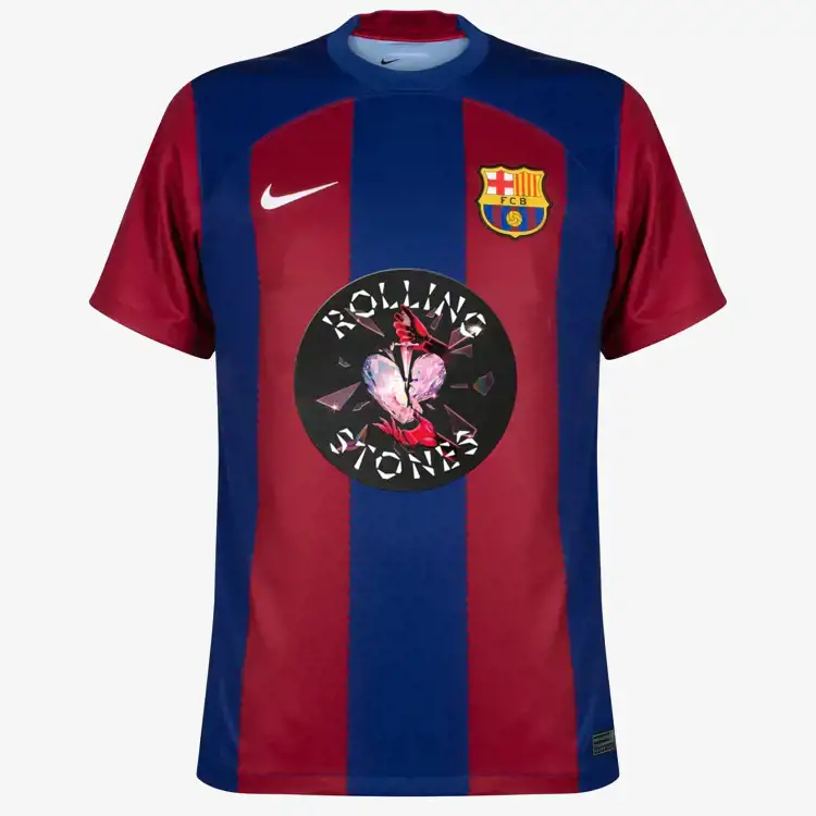 Logo Rolling Stones op FC Barcelona voetbalshirt tijdens El Clasico
