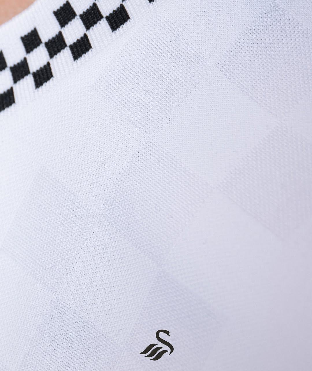 Dit zijn de Swansea City voetbalshirts 2025-2026