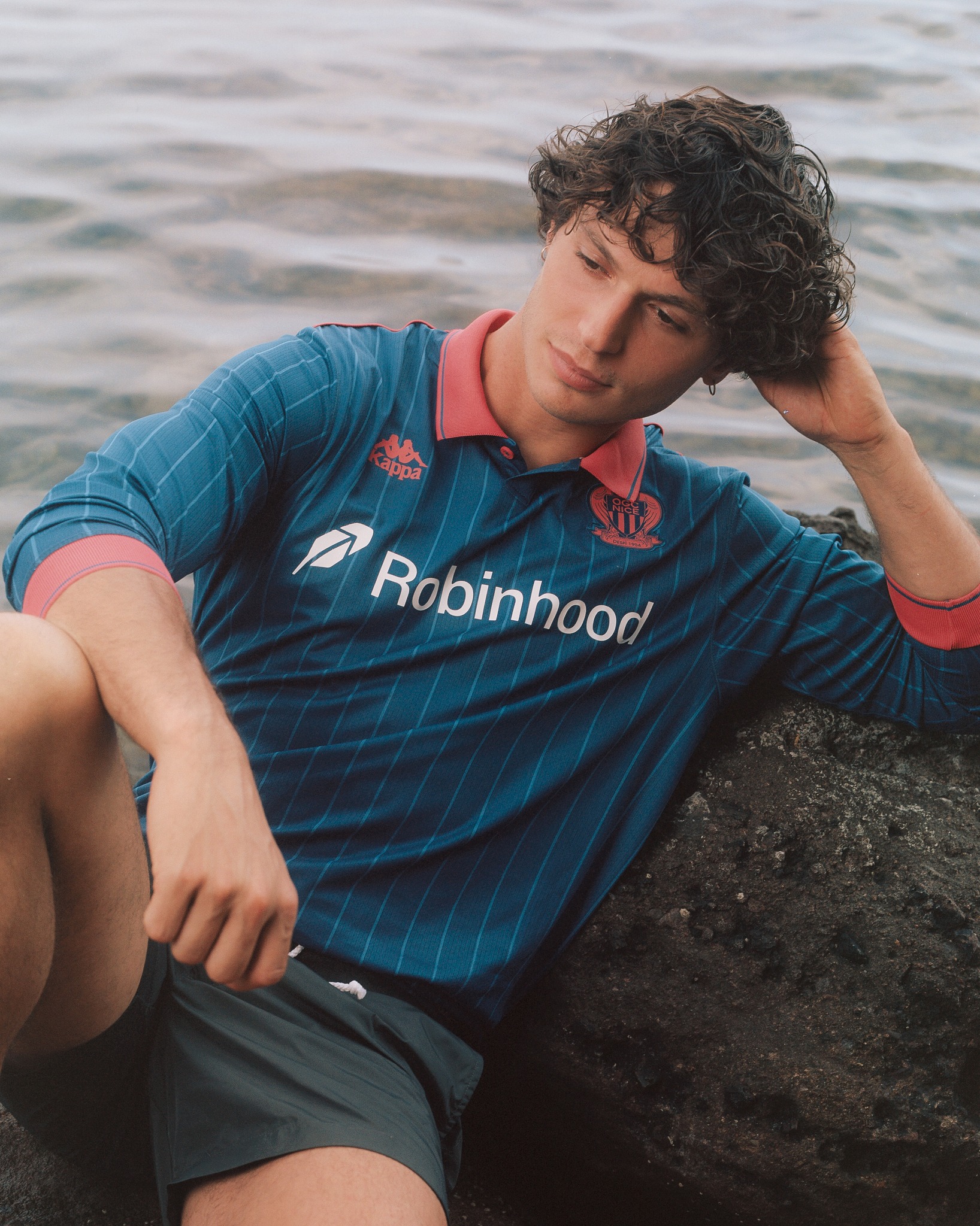 Dit zijn de OGC Nice voetbalshirts 2025-2026 van Kappa