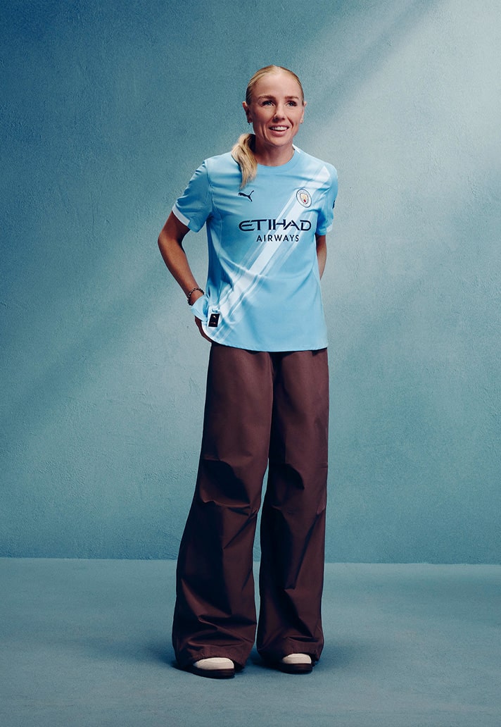 Manchester City thuisshirt 2025-2026 bevat diagonale baan uit jaren '70!