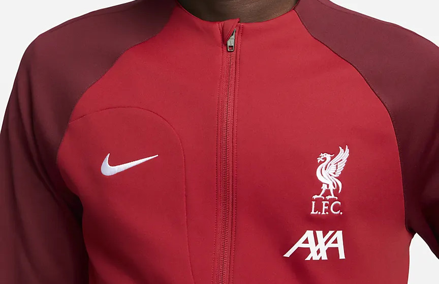 Dit trainingsjack draagt Liverpool FC tijdens 2023-2024